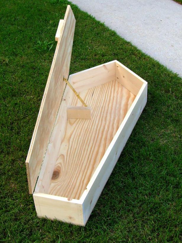 Finish project by positioning the handle 28 inches from the end of the lid flush with side. Attach using glue and #18 x 1-inch wire brads.