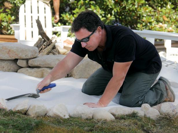 How to Fill Out the Outer Perimeter of Your Fire Pit How to Fill Out the Outer Perimeter of Your Fire Pit