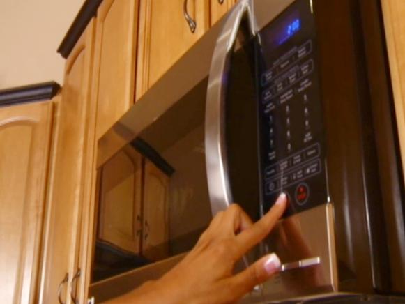 0163913_Turning-on-microwave_s4x3 0163913_Turning-on-microwave_s4x3