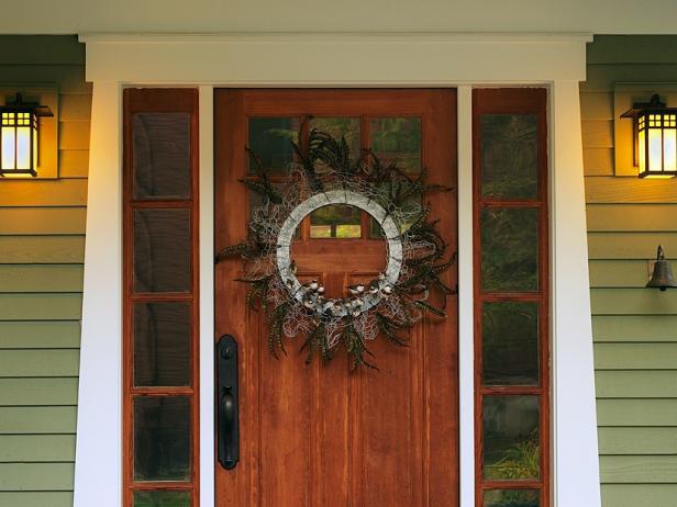 Chicken Wire and Feathers Christmas Wreath Chicken Wire and Feathers Christmas Wreath
