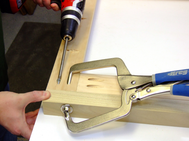 Use 3/4-inch stock as spacers, and position the end of a side rail assembly with the vertical pocket holes flush with the ends of two legs.