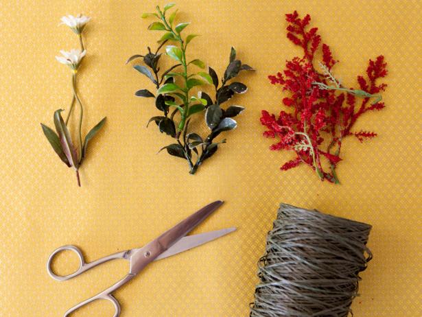 CI-Buff-Strickland_Christmas-Gift-Wrap-garland-materials_s4x3 CI-Buff-Strickland_Christmas-Gift-Wrap-garland-materials_s4x3