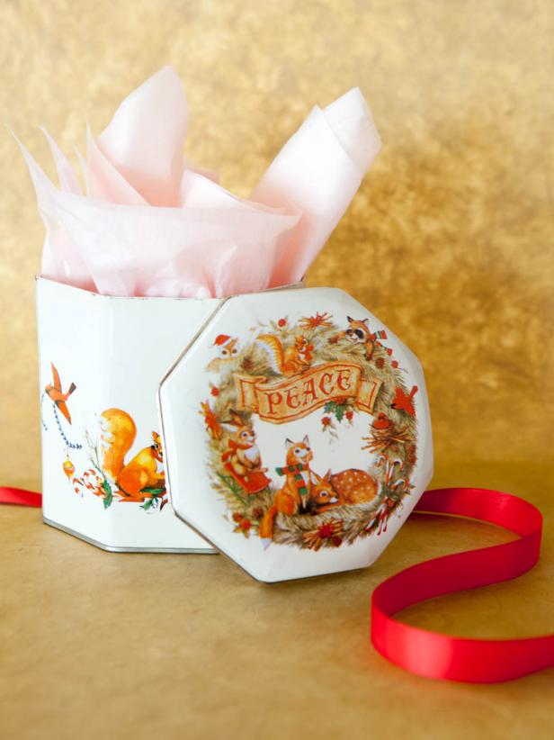 CI-Buff-Strickland_Christmas-Gift-Wrap-cookie_tins3_s3x4 CI-Buff-Strickland_Christmas-Gift-Wrap-cookie_tins3_s3x4