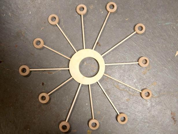 CI-Curbly_midcentury-modern-wreath-assembled_s4x3 CI-Curbly_midcentury-modern-wreath-assembled_s4x3