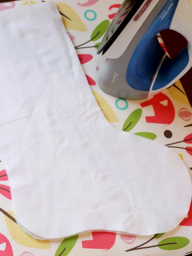 CI-Curbly_Midcentury-modern-Christmas-stocking-iron-interfacing1_s3x4 CI-Curbly_Midcentury-modern-Christmas-stocking-iron-interfacing1_s3x4