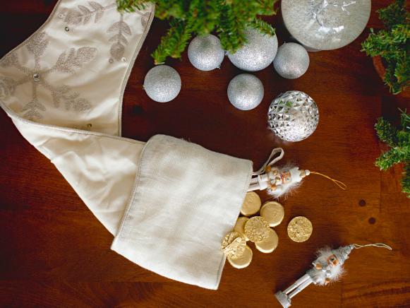 CI-Melanie-Grizzel_Christmas-Stocking-Chocolate-Coins_s4x3 CI-Melanie-Grizzel_Christmas-Stocking-Chocolate-Coins_s4x3