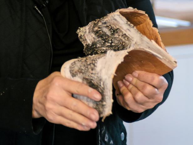 CI-Jason-Kisner_Birch-Bark-Bow-folding-bark2_s4x3 CI-Jason-Kisner_Birch-Bark-Bow-folding-bark2_s4x3