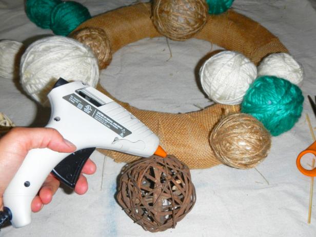 Original_Yarn-ball-wreath_glue-rattan-ball_s4x3 Original_Yarn-ball-wreath_glue-rattan-ball_s4x3