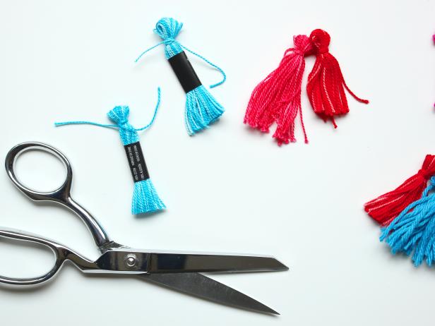 Original-Tassel-Wreath_embroidery-thread-scissors_s4x3 Original-Tassel-Wreath_embroidery-thread-scissors_s4x3