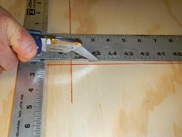 Original-Plexiglas-Backsplash_cutting-Plexiglas-utility-knife-step4_s4x3 Original-Plexiglas-Backsplash_cutting-Plexiglas-utility-knife-step4_s4x3