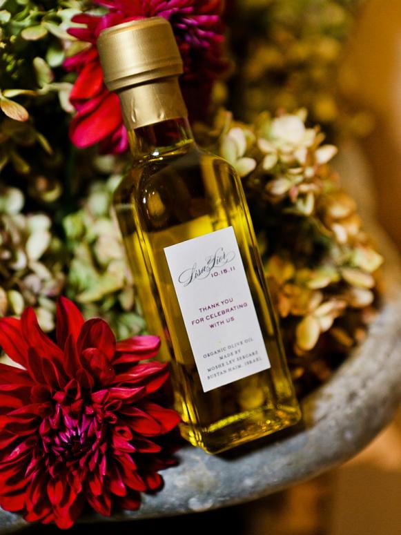 CI-Heather-Waraksa_wedding-favor-olive-oil_s3x4 CI-Heather-Waraksa_wedding-favor-olive-oil_s3x4