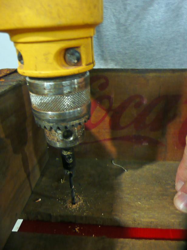 Original-Soda-Crate-Table_Screwing-Crate-to-Table_s3x4 Original-Soda-Crate-Table_Screwing-Crate-to-Table_s3x4