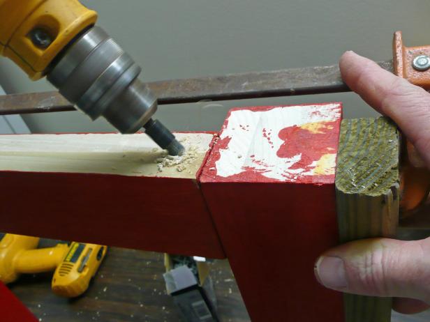Original-Soda-Crate-Table_Toe-Nailing-Legs_s4x3 Original-Soda-Crate-Table_Toe-Nailing-Legs_s4x3