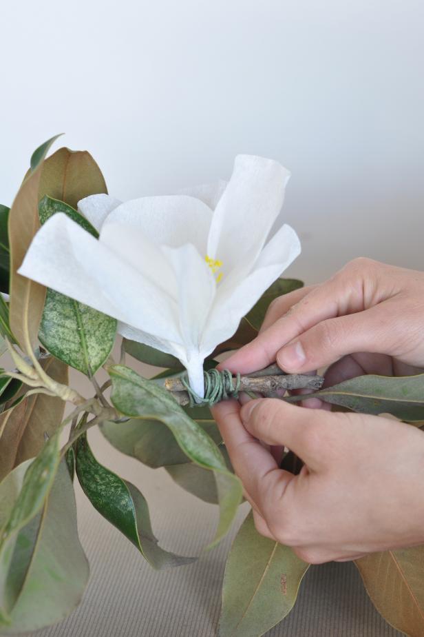 CI-She-n-He-Photography_Magnolia-_Garland-Attach-Branches CI-She-n-He-Photography_Magnolia-_Garland-Attach-Branches