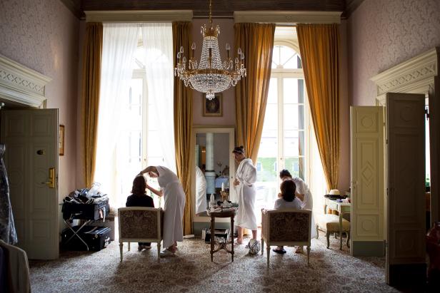 CI-Roey-Yohai-Photography_Bride-putting-on-makeup CI-Roey-Yohai-Photography_Bride-putting-on-makeup