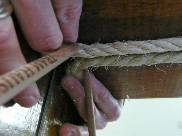 Original-Box-Mirrors_Glueing-Down-Rope_s4x3 Original-Box-Mirrors_Glueing-Down-Rope_s4x3