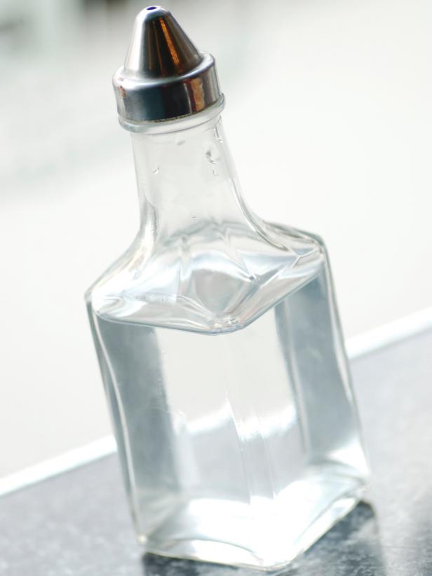 Tips for Cleaning With White Vinegar Tips for Cleaning With White Vinegar