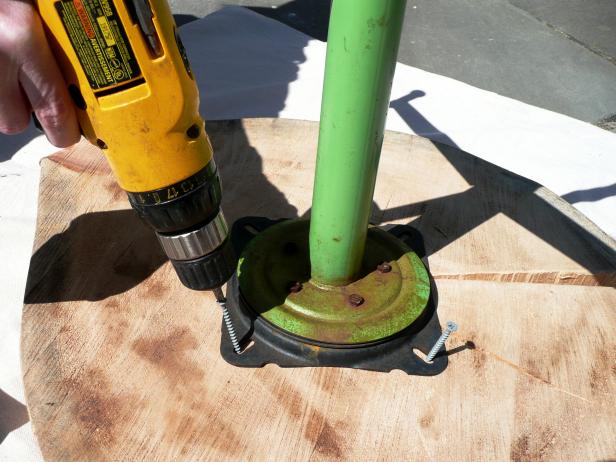 Original-Log-Table_Attaching-Top-to-Legs_s4x3 Original-Log-Table_Attaching-Top-to-Legs_s4x3