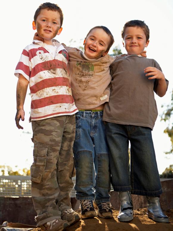 TS-76036893_Boys-with-stained-clothes_s3x4 TS-76036893_Boys-with-stained-clothes_s3x4