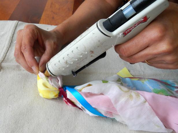 Original_picnic-tablecloth-clips-hot-glue_s4x3 Original_picnic-tablecloth-clips-hot-glue_s4x3