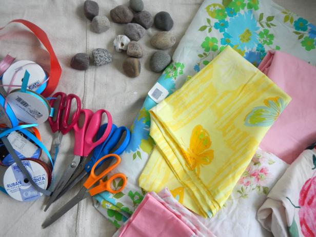 Original_picnic-tablecloth-clips-tools-materials_s4x3 Original_picnic-tablecloth-clips-tools-materials_s4x3