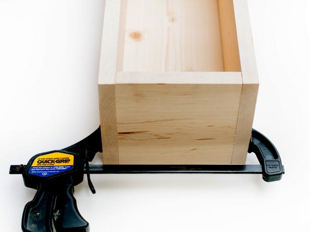 Original-Laura-Parke-Herb-Box_Clamping-the-ends_s4x3 Original-Laura-Parke-Herb-Box_Clamping-the-ends_s4x3