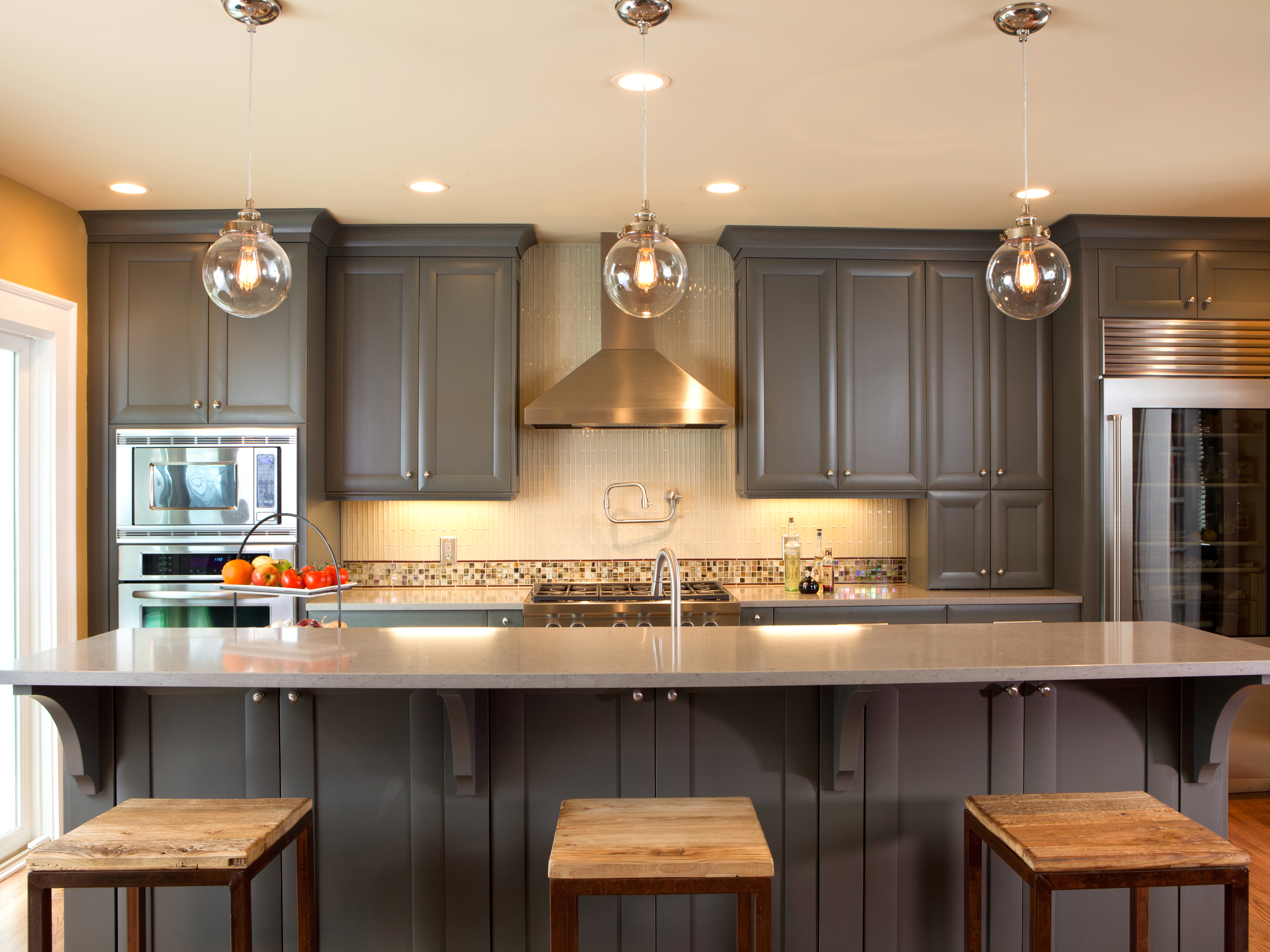 Tips Tricks For Painting Oak Cabinets Evolution Of Style I Felt Like This Kitchen Was Meant To Be Classic White But Most Of The Beautiful Kitchens Ve Pinned Have Lighter Countertops