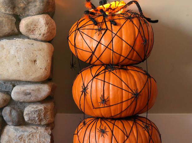 CI-Susan-Teare_Spider-Pumpkin-Topiary_s3x4 CI-Susan-Teare_Spider-Pumpkin-Topiary_s3x4
