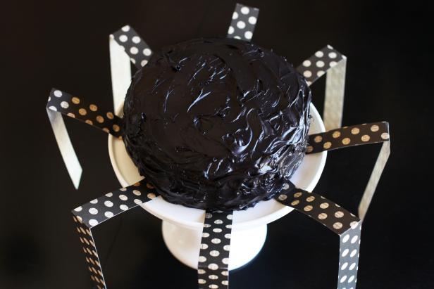 CI-Vicki-Lynn-Photography_Spider-Cake-frosted-step5_s4x3 CI-Vicki-Lynn-Photography_Spider-Cake-frosted-step5_s4x3