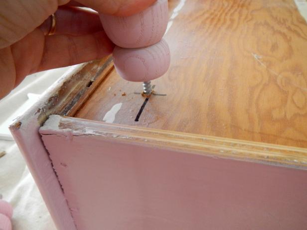 Original-Dog-Bed-Drawer_Attaching-foot_s4x3 Original-Dog-Bed-Drawer_Attaching-foot_s4x3