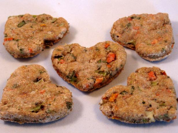 CI-DogTreatKitchen_Dog-Salad-Treats2_s4x3 CI-DogTreatKitchen_Dog-Salad-Treats2_s4x3