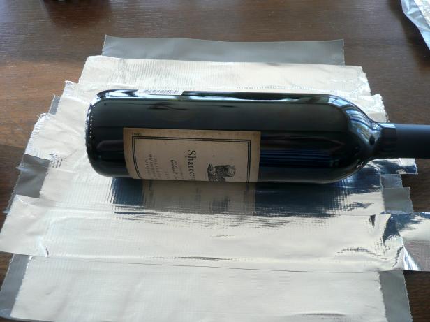 Original-Duct-Tape-Wine-Caddy_wine-bottle-on-tape9_s4x3 Original-Duct-Tape-Wine-Caddy_wine-bottle-on-tape9_s4x3