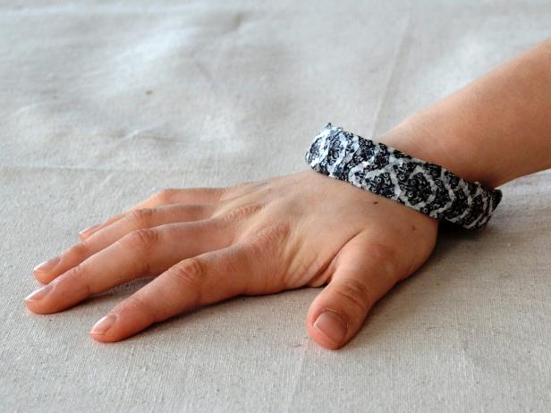 Original-duct-tape-bracelets-bw-final_s4x3 Original-duct-tape-bracelets-bw-final_s4x3