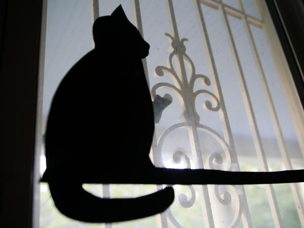 CI-Manvi-Drona_Halloween-Window-Silhouette-Cat-sitting_v CI-Manvi-Drona_Halloween-Window-Silhouette-Cat-sitting_v