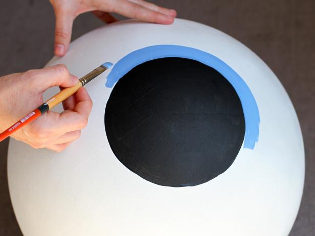 CI-Brittni-Melhoff_Halloween-bloodshot-eyeball-paint-iris_h CI-Brittni-Melhoff_Halloween-bloodshot-eyeball-paint-iris_h