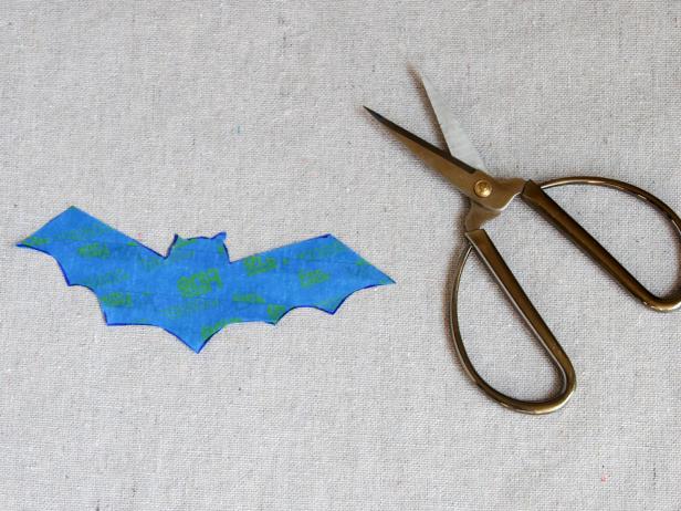 CI-Brittni-Mehloff_Halloween-bat-doormat-cut-stencil-step4_h CI-Brittni-Mehloff_Halloween-bat-doormat-cut-stencil-step4_h
