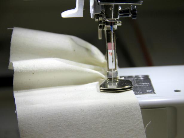 CI-Jess-Abbott_Ruffle-Christmas-Stocking-ruffle-foot-sewing-machine-step7_h CI-Jess-Abbott_Ruffle-Christmas-Stocking-ruffle-foot-sewing-machine-step7_h