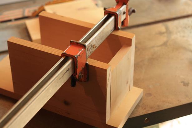 MR_Mick-Telkamp-diy-bluebird-house-step4_s4x3 MR_Mick-Telkamp-diy-bluebird-house-step4_s4x3