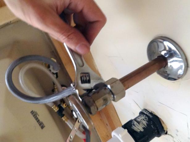 CI-Dylan-Eastman_faucet-replacement-reinstall-drain-rods_h CI-Dylan-Eastman_faucet-replacement-reinstall-drain-rods_h