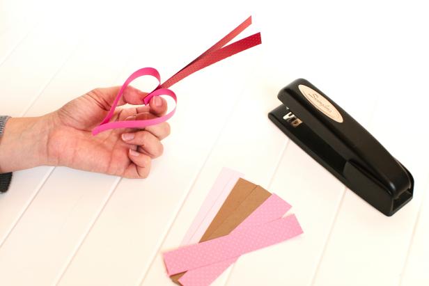 CI_Kim-Stoegbauer-heart-paper-chain-creat-heart_s4x3 CI_Kim-Stoegbauer-heart-paper-chain-creat-heart_s4x3