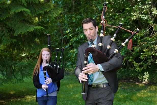 talentmaster_DIY-drew-scott-plays-bagpipes_s4x3 talentmaster_DIY-drew-scott-plays-bagpipes_s4x3
