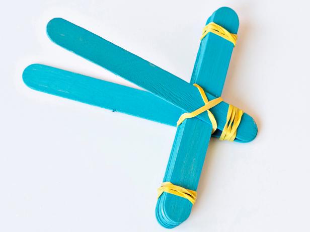 CI-Jessica-Downey-Catapult-rubberband-cross-sticks_s4x3 CI-Jessica-Downey-Catapult-rubberband-cross-sticks_s4x3