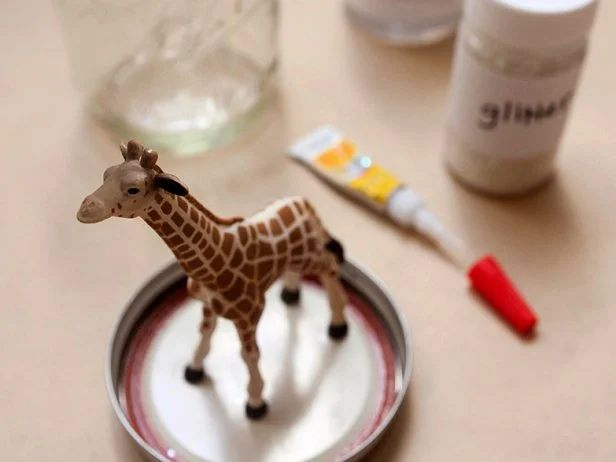 CI_Chelsea_Fullerton_Glitter-Animal-Snow-Globe-2_s3x4