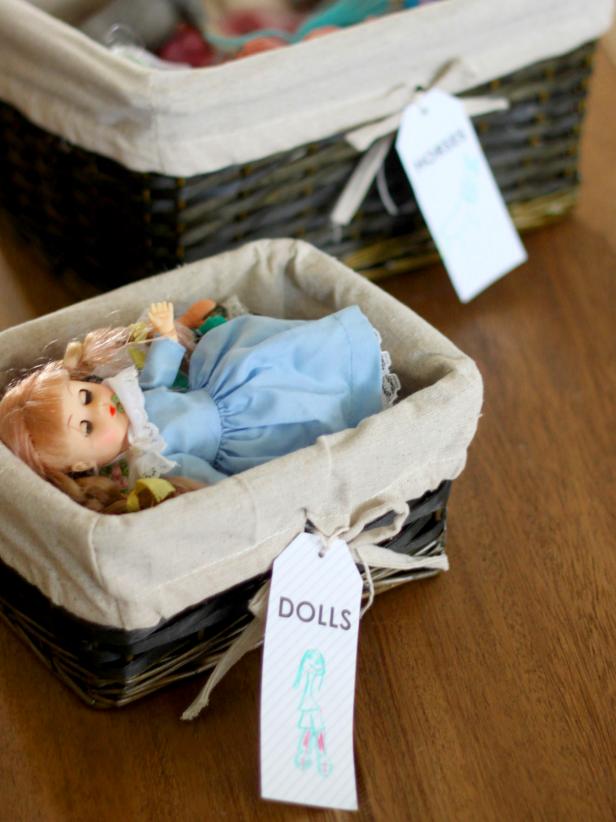 Ci-Kori-Clark_Editable-Tag-on-a-basket_s3x4 Ci-Kori-Clark_Editable-Tag-on-a-basket_s3x4