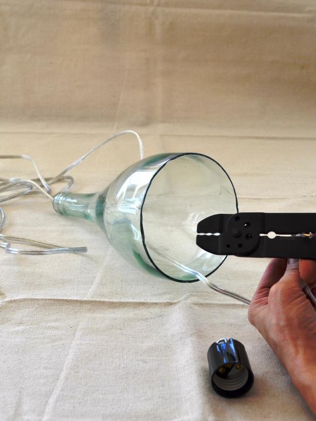 Original-Joanne-Palmisano_wine-bottle-pendants-wiring_4x3 Original-Joanne-Palmisano_wine-bottle-pendants-wiring_4x3