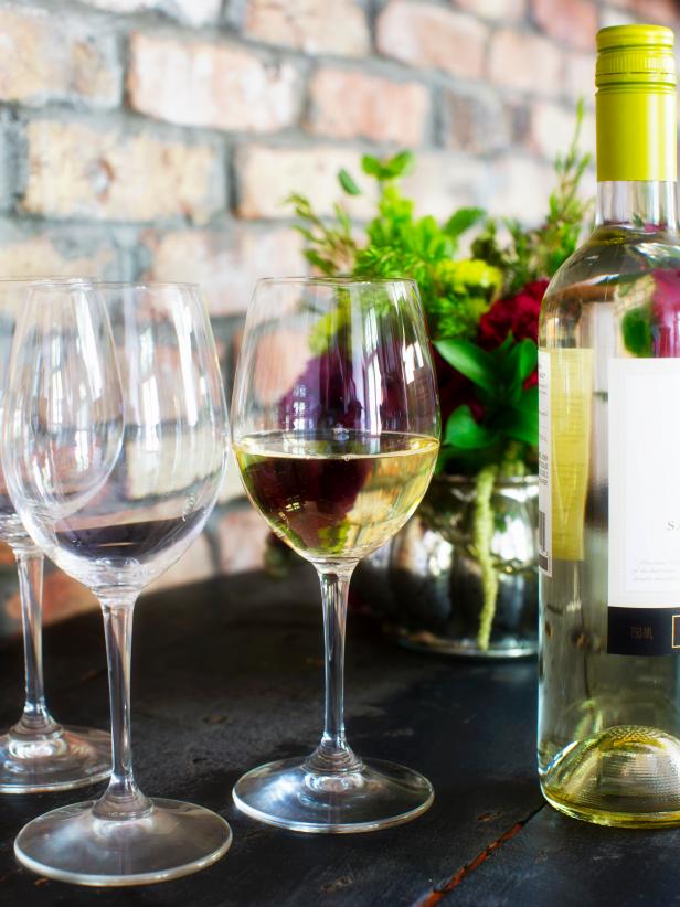 Original-wine-tasting_white-wine-glasses_3x4 Original-wine-tasting_white-wine-glasses_3x4