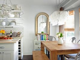 White Cottage Eat-In Kitchen