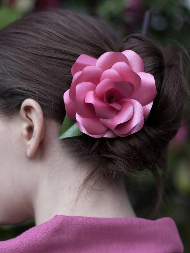 CI-Lia-Grffin_Paper-roses-pink-hair-piece_3x4 CI-Lia-Grffin_Paper-roses-pink-hair-piece_3x4