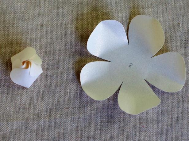 CI-Lia-Griffith_Gardenia-cut-petal-folded-Step4_4x3 CI-Lia-Griffith_Gardenia-cut-petal-folded-Step4_4x3