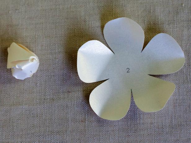 CI-Lia-Griffith_Gardenia-cut-petal-folded-Step5_4x3 CI-Lia-Griffith_Gardenia-cut-petal-folded-Step5_4x3